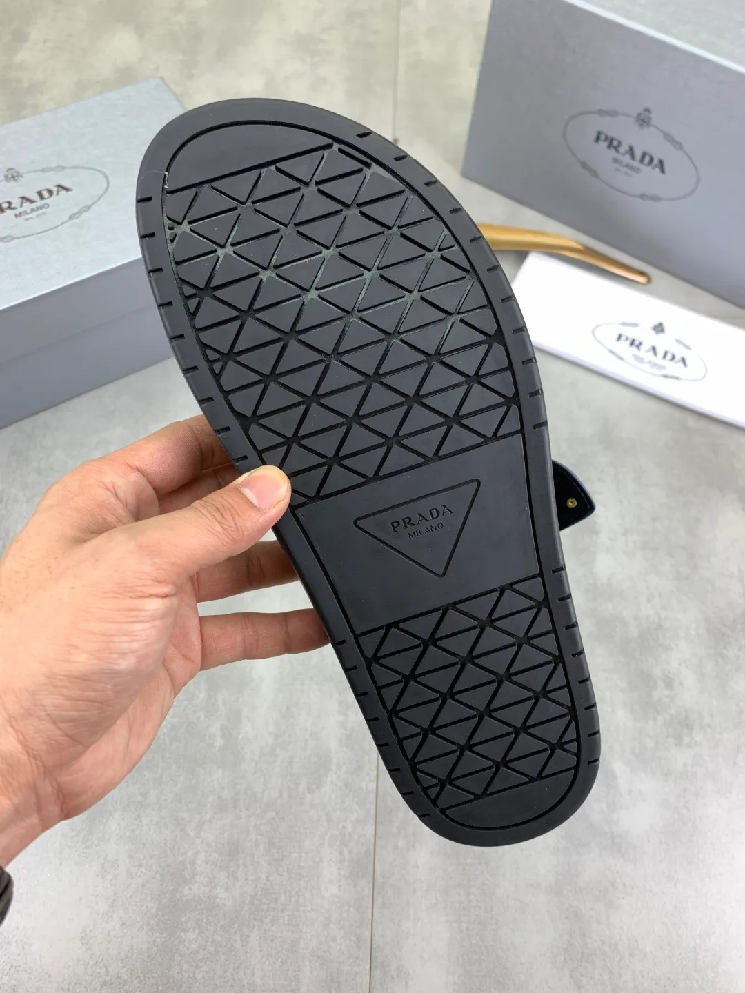 Men's shoes 💰P340💰【New style】🎁🎁🎁 PRADA Prada's new casual slippers, original official website, perfect workmanship, transmitting a kind of noble luxury, sublimating its definition of luxury in Prada's high-end extraordinary craftsmanship. Original combination outsole, code number: 38-44 (45 customized) Multiple colors 🉑️ to choose from